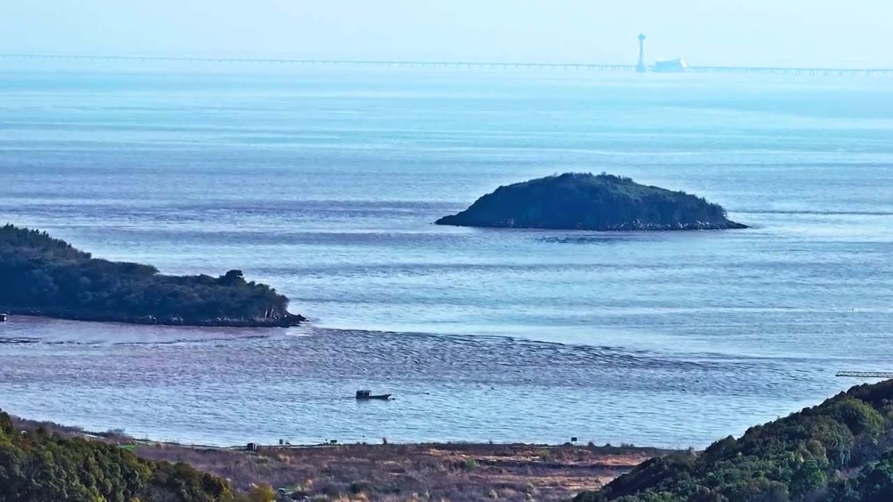 海洋沙滩与岛平移拍摄视频素材