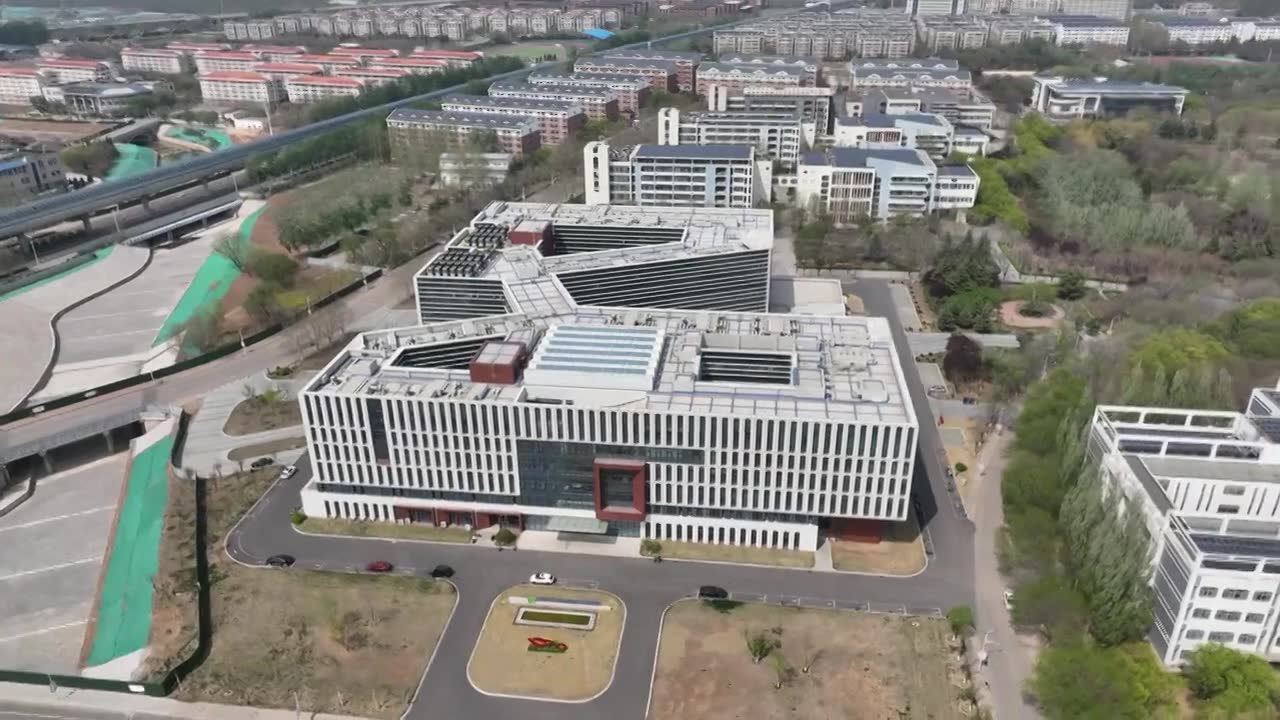 中国齐鲁工业大学长清校区国重楼航拍视频素材