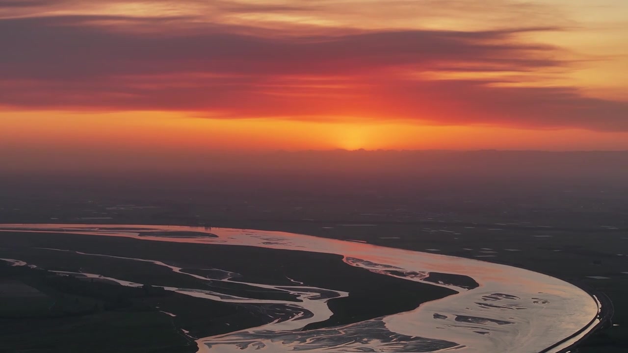 黄河，长河落日圆，九曲黄河，桃花峪，晚霞，逆光剪影，夕阳，落日熔金，航拍视频素材