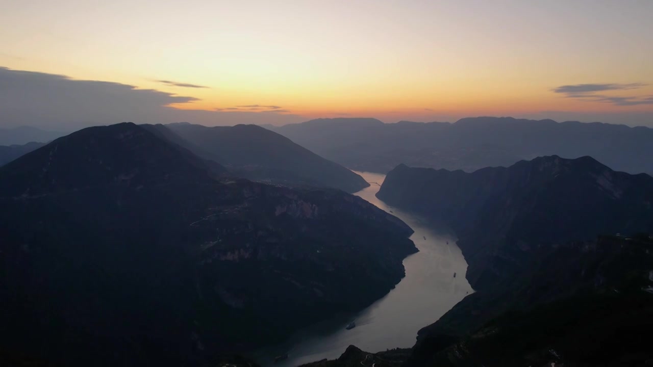 4K长江三峡巫峡壮丽河山晚霞航拍视频视频素材