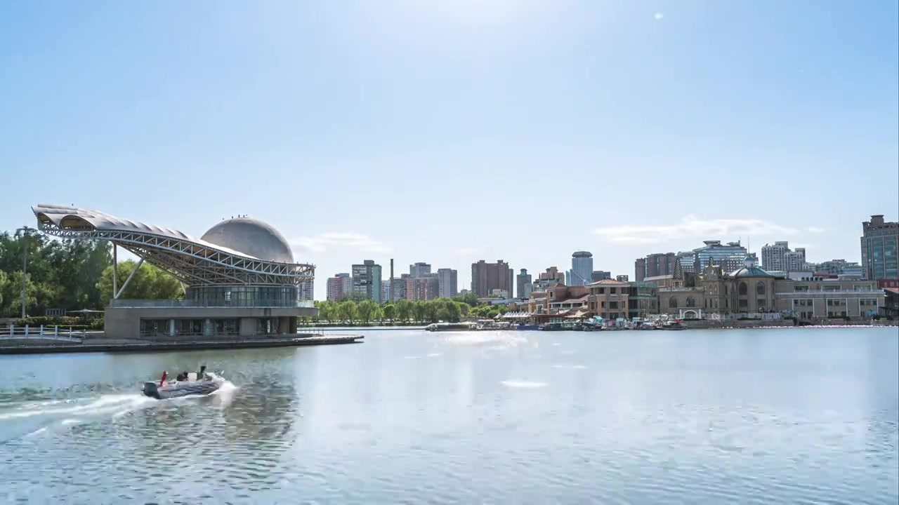 北京朝阳公园湖面风景城市休闲生活城市发展视频素材