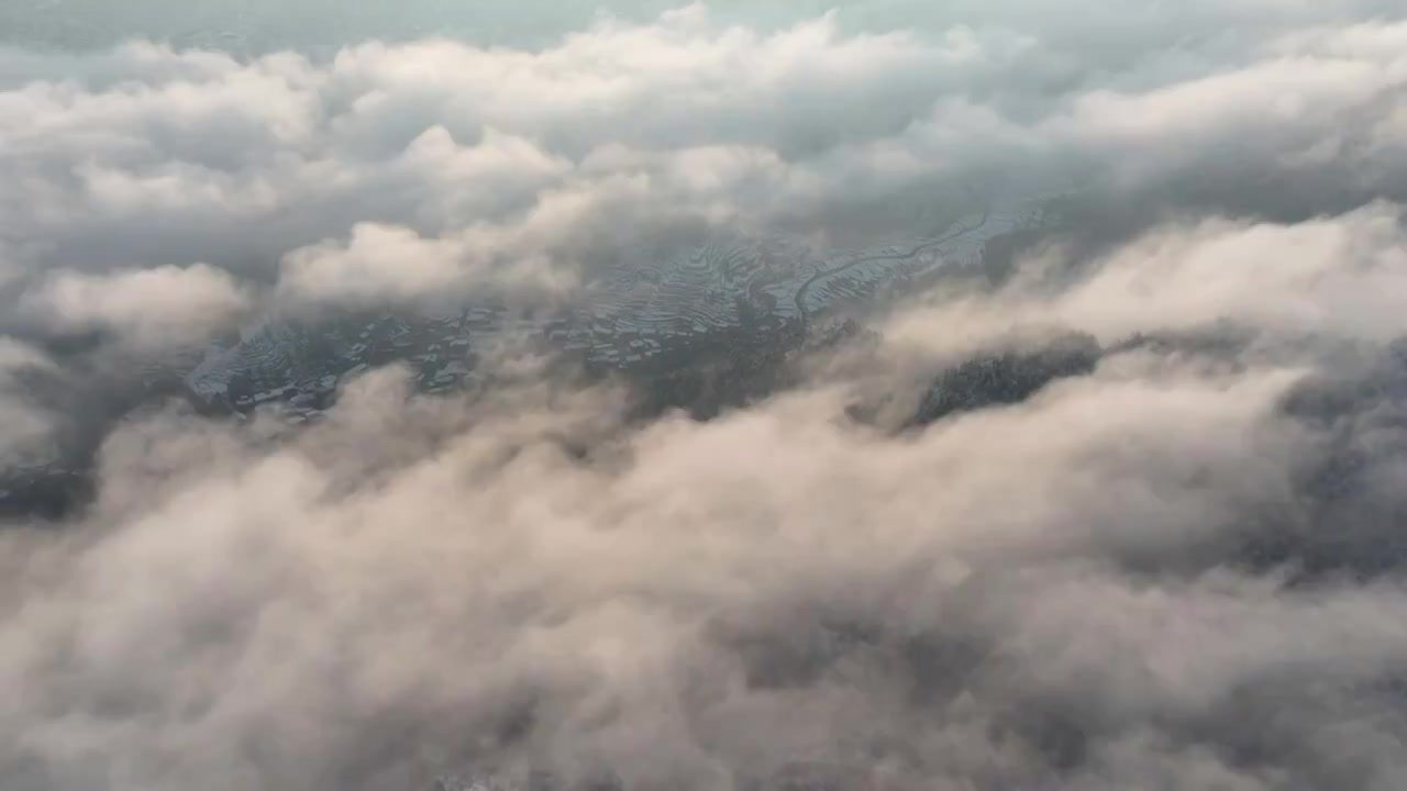 云海下的乡村雪景视频素材