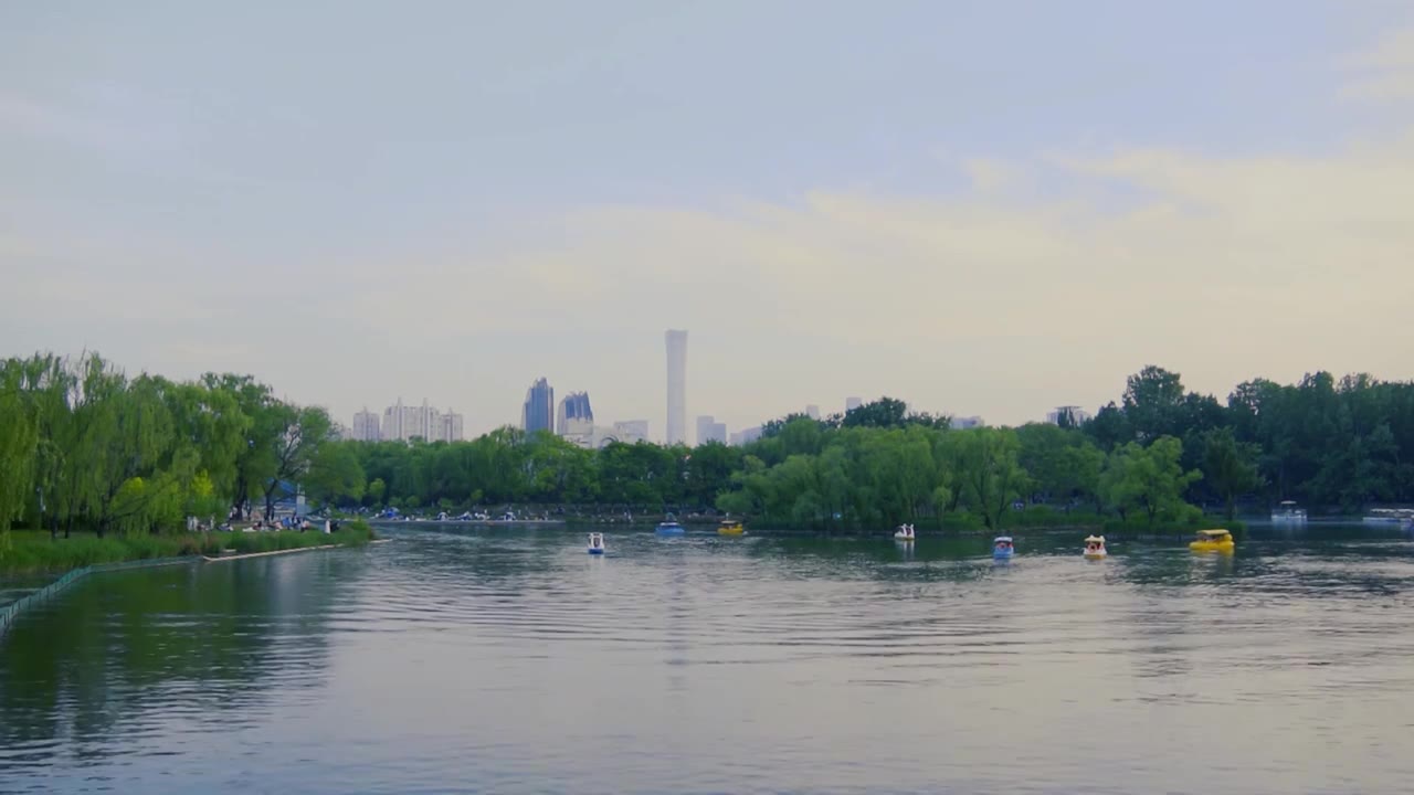 北京朝阳公园夏天视角的CBD景象视频素材