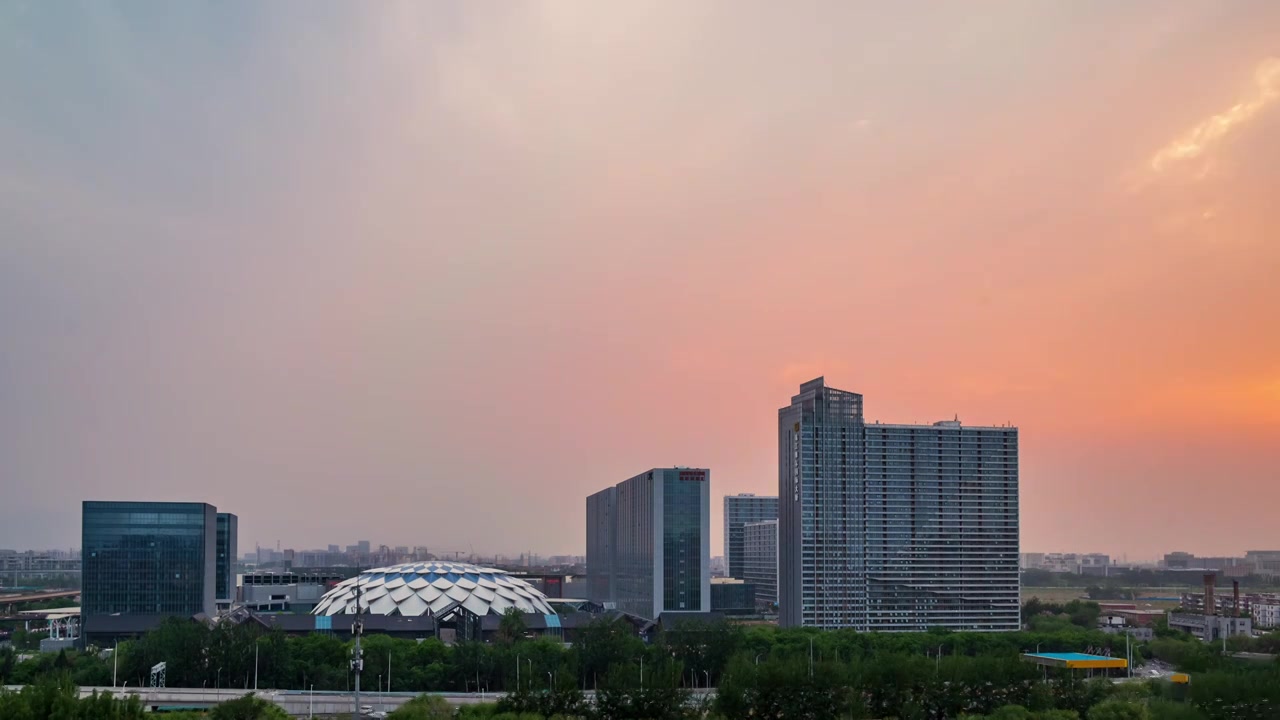 北京城市地标昌平超级合生汇灯光秀日转夜晚霞延时视频视频素材