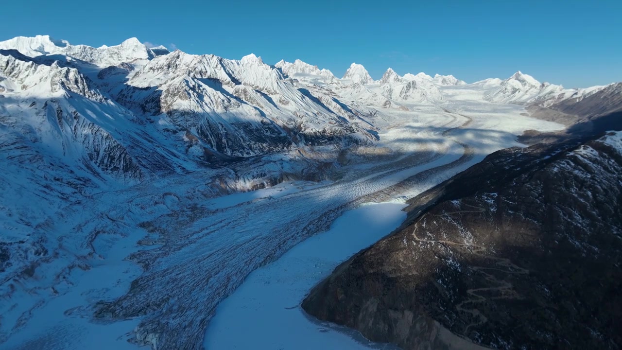 来古冰川雅隆冰川然乌湖航拍视频素材