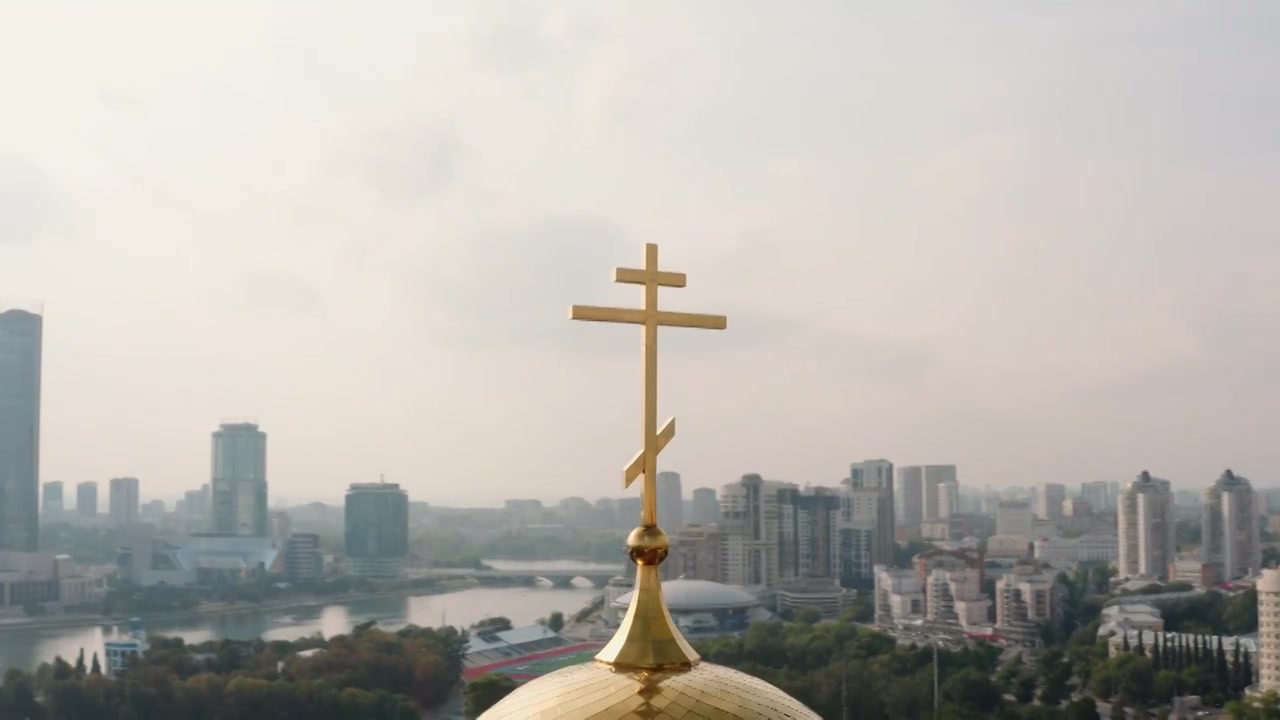 无人机拍摄的一个大型建筑城市。资料片。美丽的风景视频素材