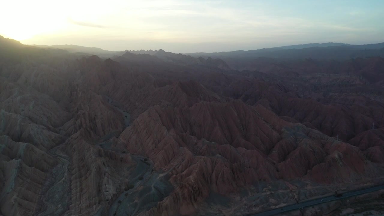 新疆库车红山大峡谷航拍视频素材