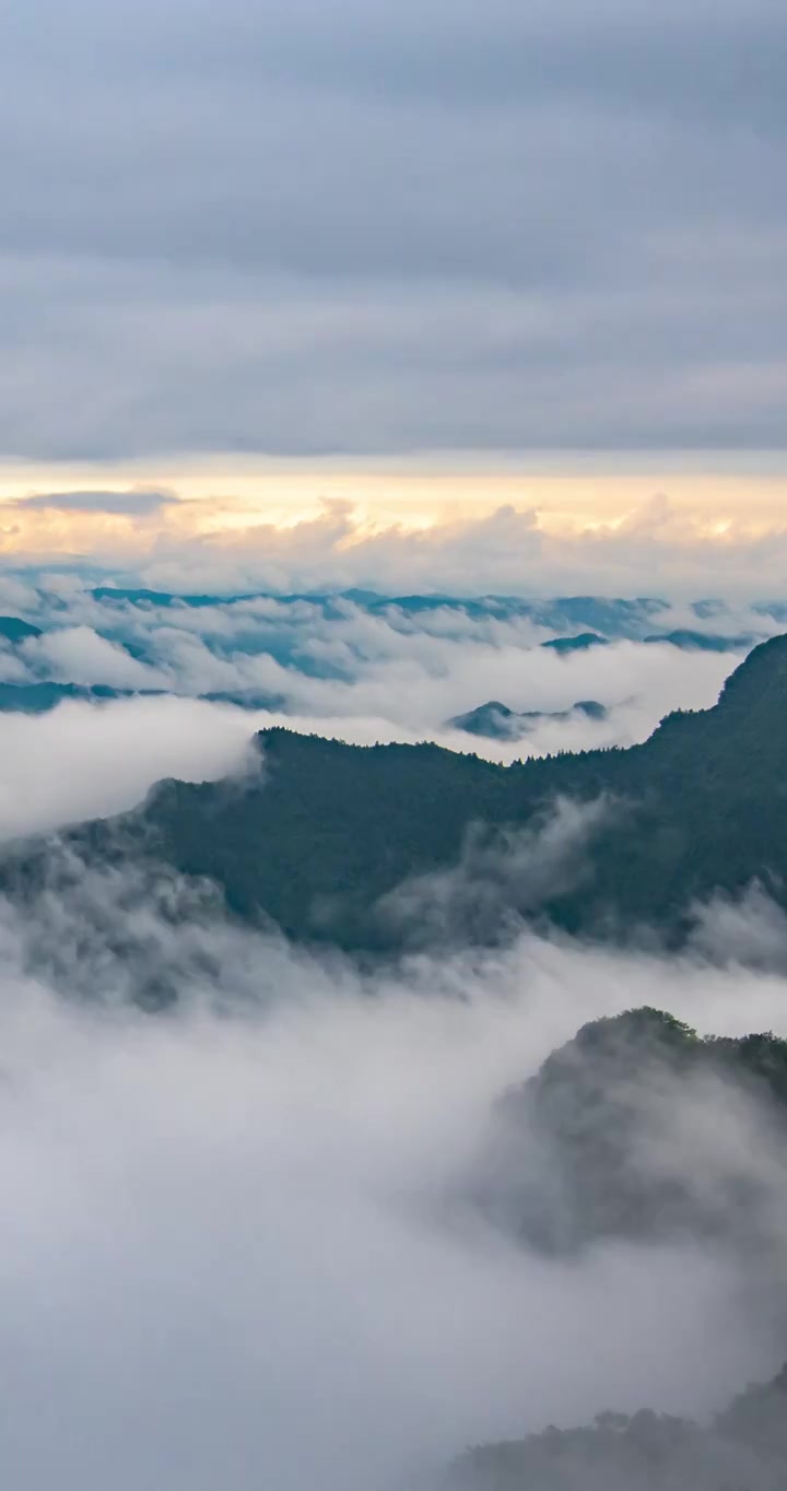 湖南湘西保靖县吕洞山日出晨曦云海延时摄影视频素材