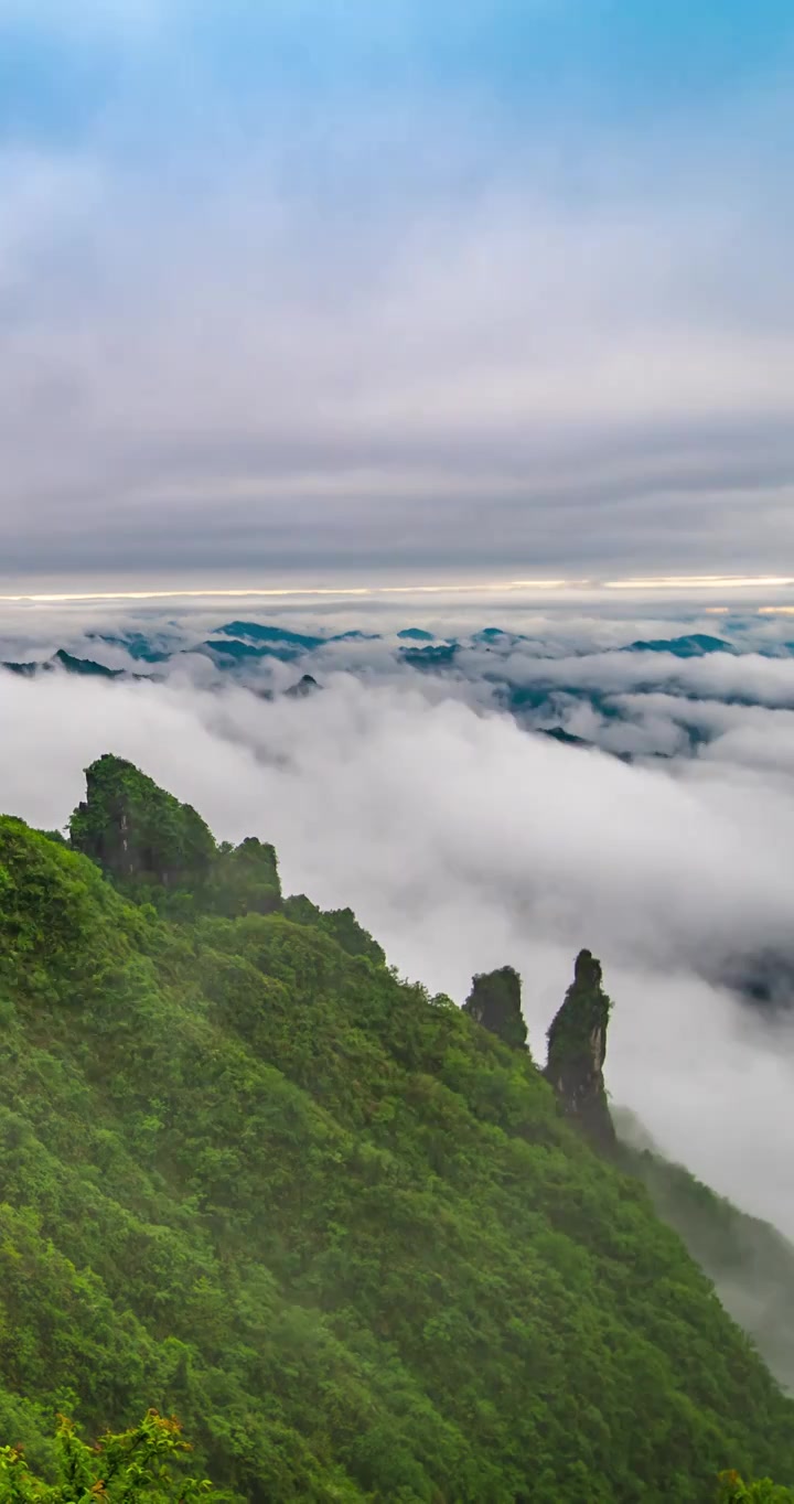 湖南湘西保靖县吕洞山日出晨曦云海延时摄影视频素材