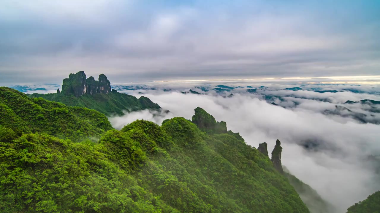 湖南湘西保靖县吕洞山日出晨曦云海延时摄影视频素材