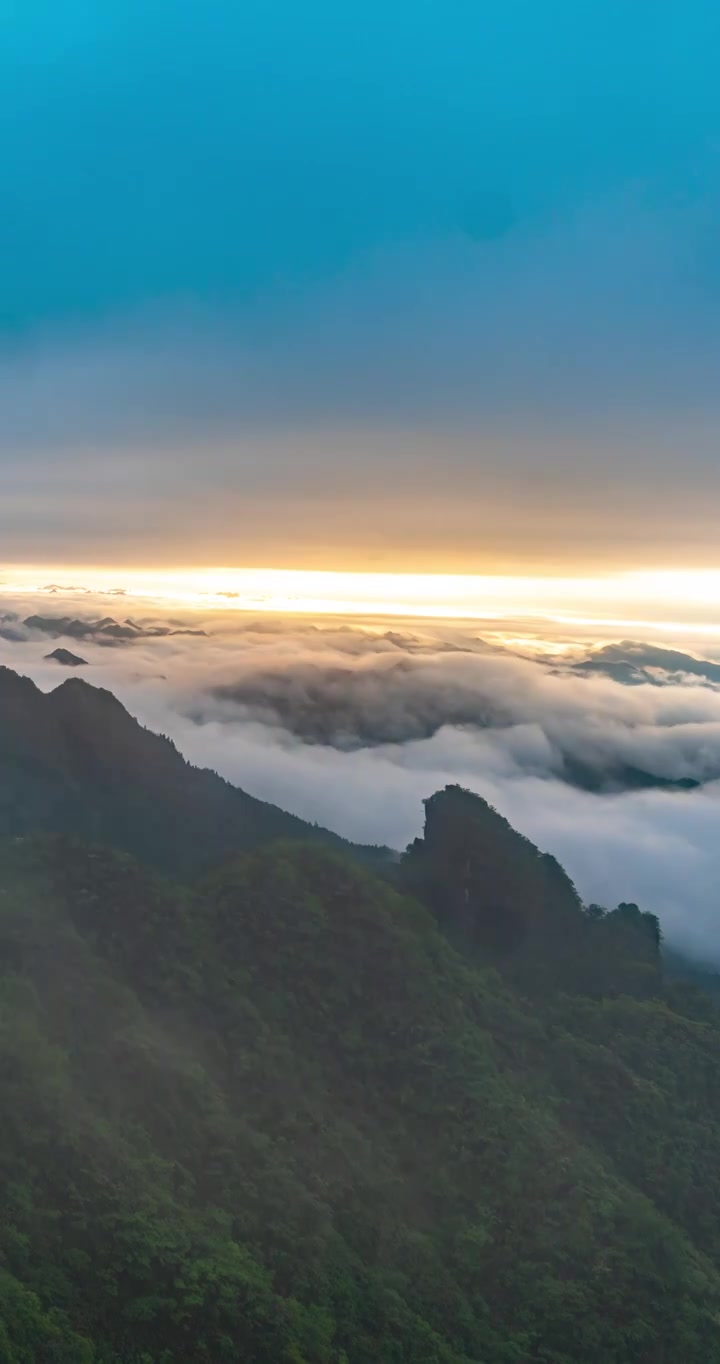 湖南湘西保靖县吕洞山日出晨曦云海延时摄影视频素材