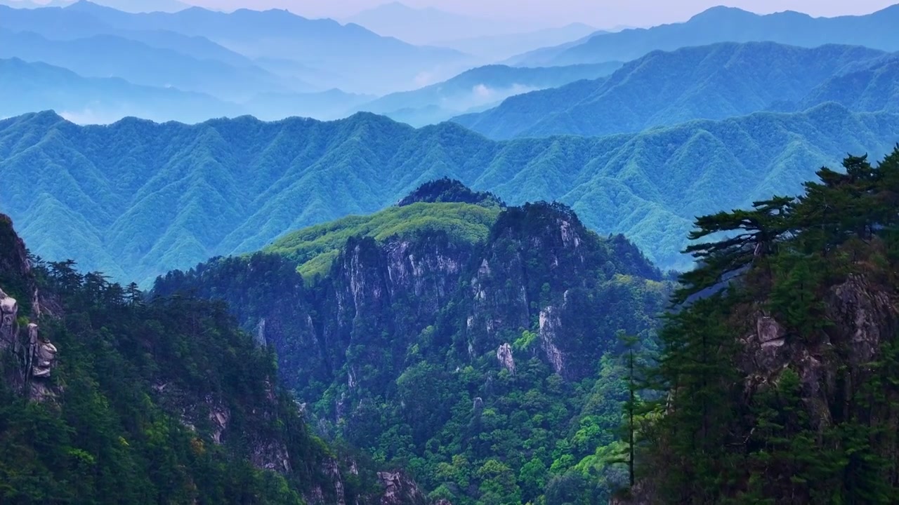 群山云海自然生态绿色航拍视频素材