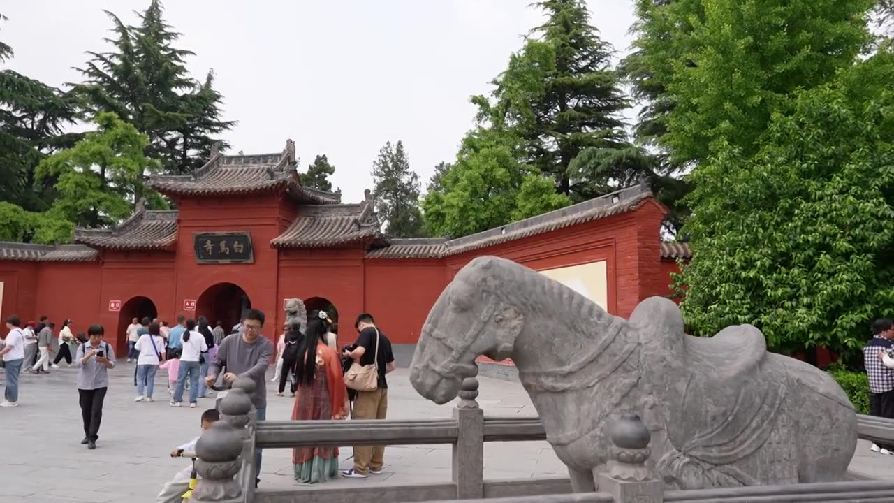 洛阳旅游白马寺大门外慢动作升格视频素材