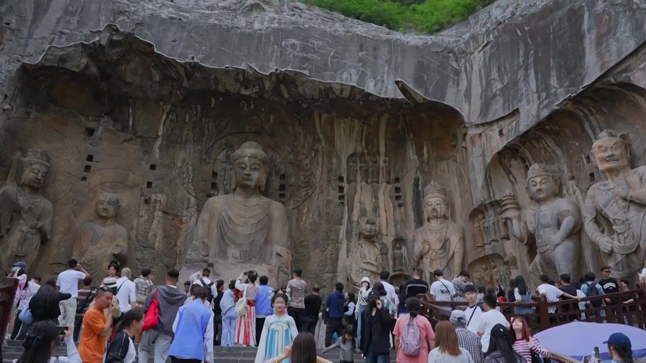 洛阳旅游龙门石窟假日人流视频素材