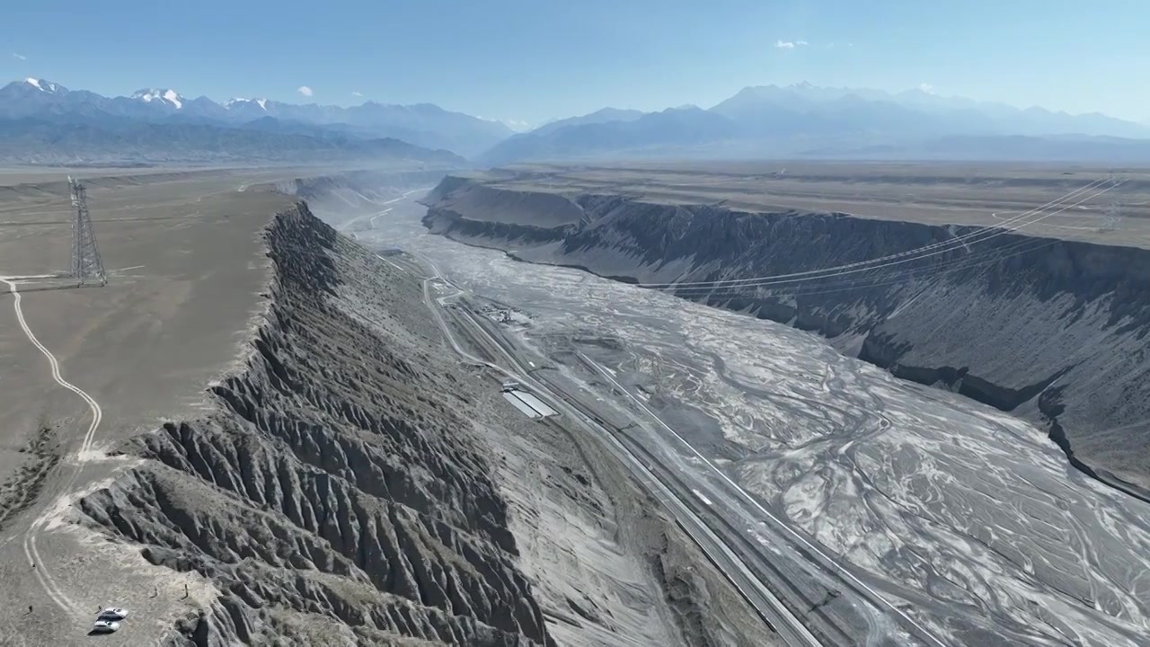 新疆伊犁独库公路独山子大峡谷视频素材