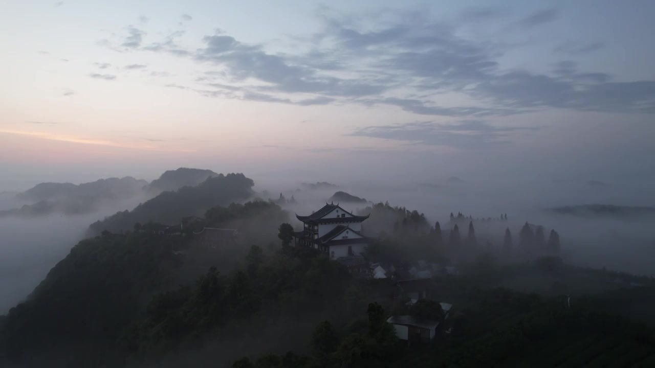 航拍云雾缭绕的贵州贵阳云山茶海视频素材