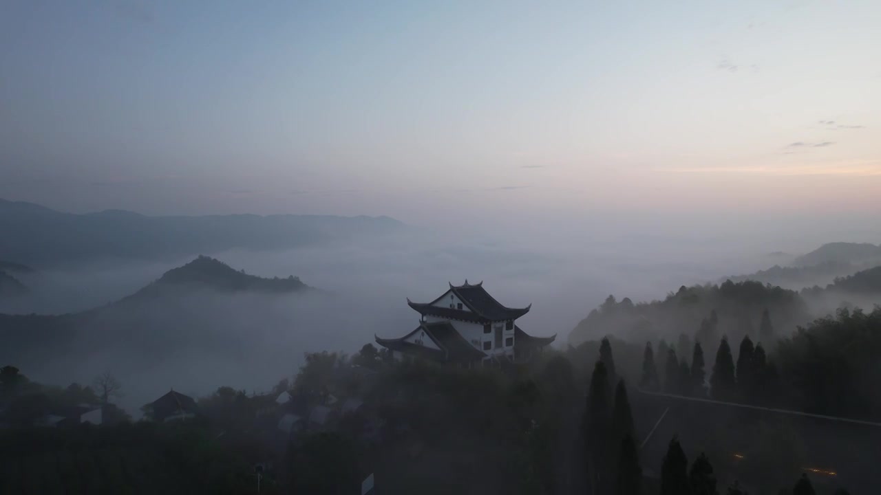 航拍云雾缭绕的贵州贵阳云山茶海视频素材