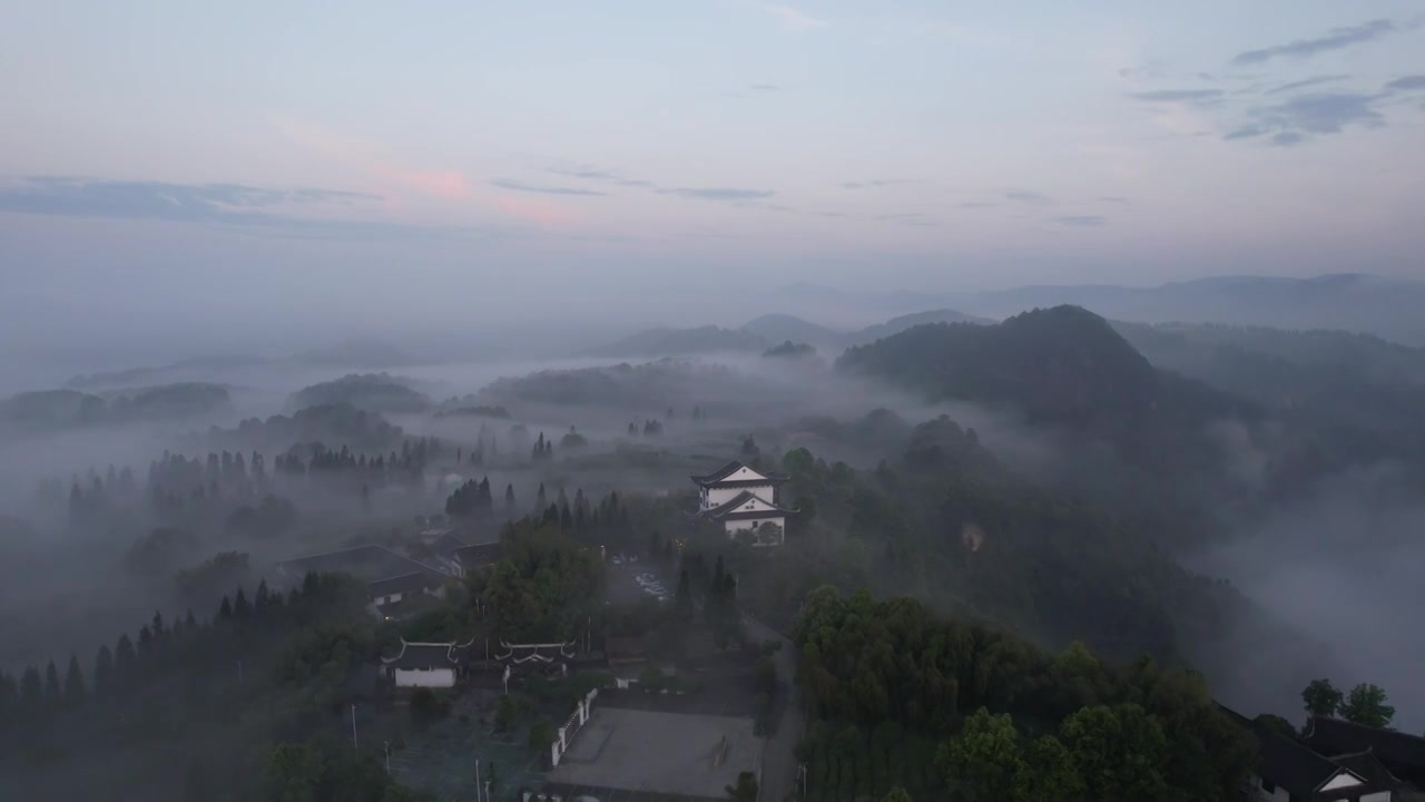 航拍云雾缭绕的贵州贵阳云山茶海视频素材