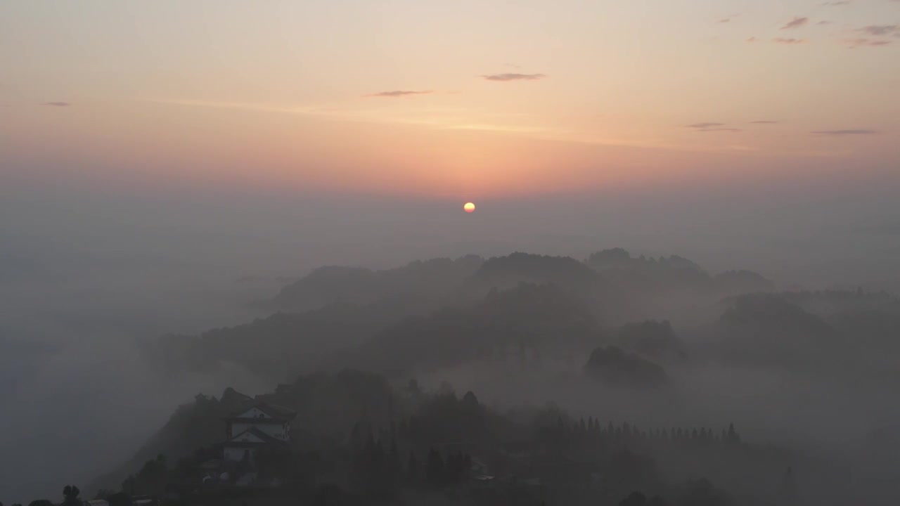 航拍云雾缭绕的贵州贵阳云山茶海视频素材