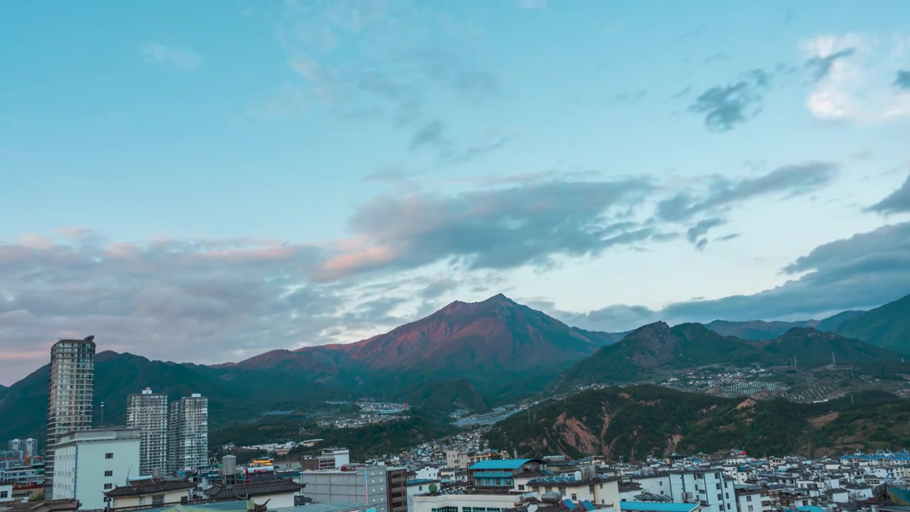 云南兰坪县城雪邦山傍晚延时风光视频下载