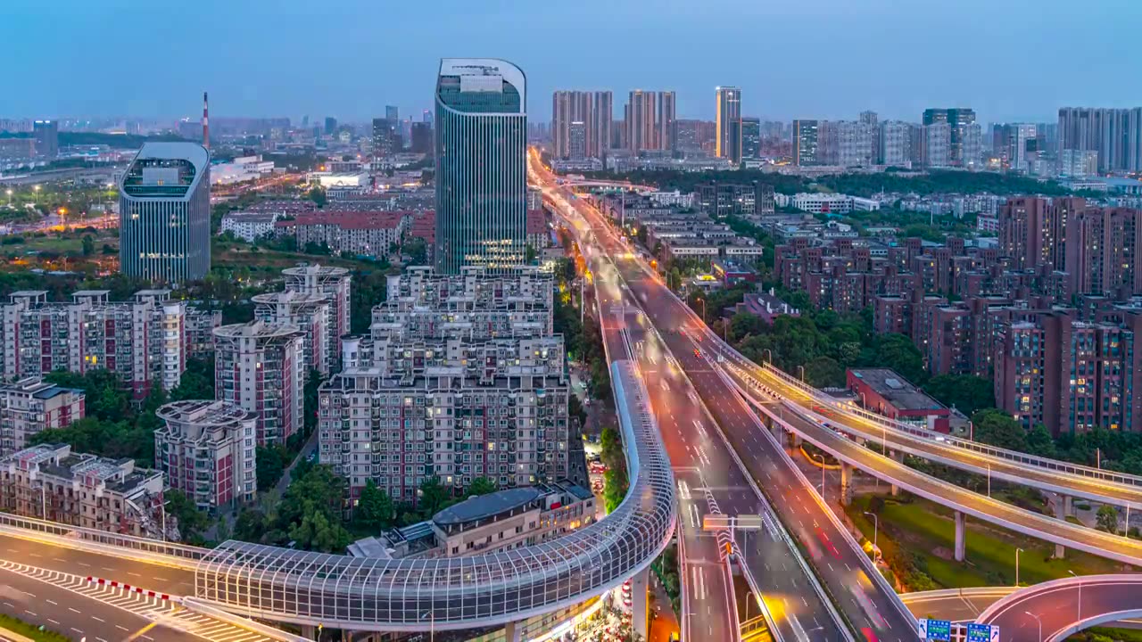 武汉光谷五角塘立交桥四通八达九省通衢交通车流夜景城市天际线高视角8K延时视频素材