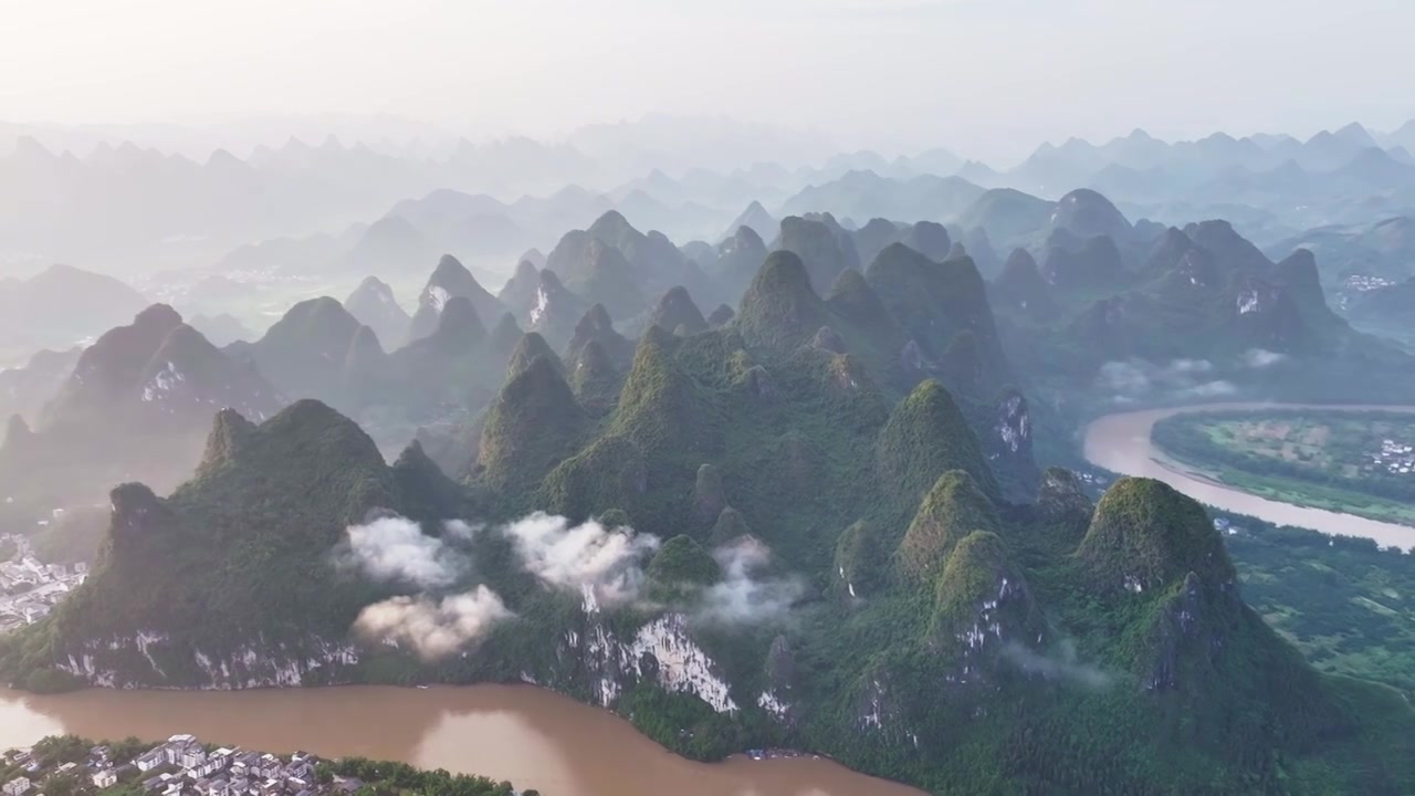 桂林山水喀斯特峰林视频素材