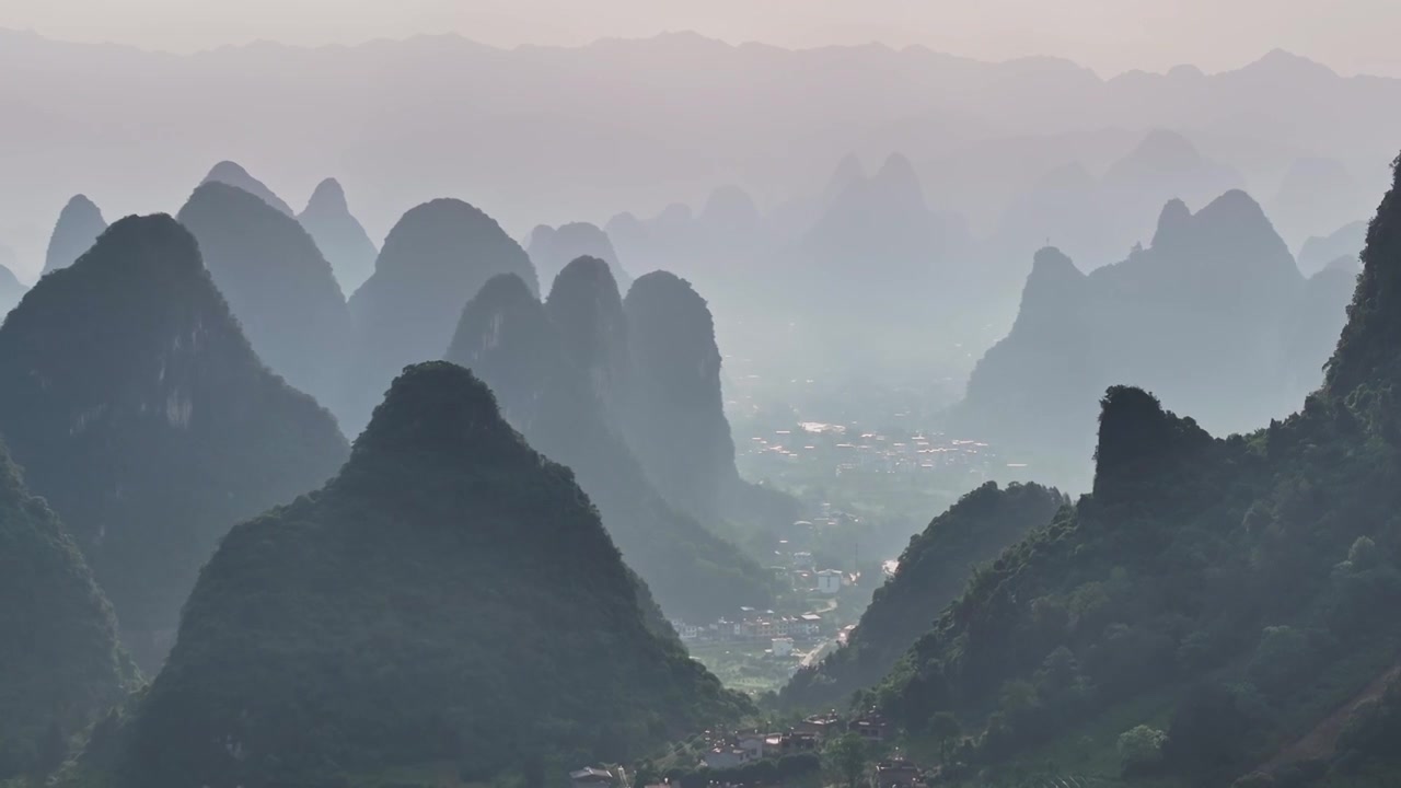 桂林山水喀斯特峰林视频素材