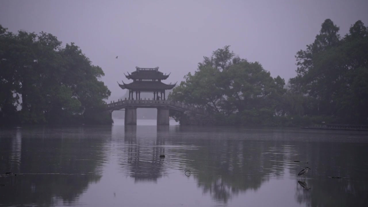 杭州西湖玉带桥清晨风光视频下载