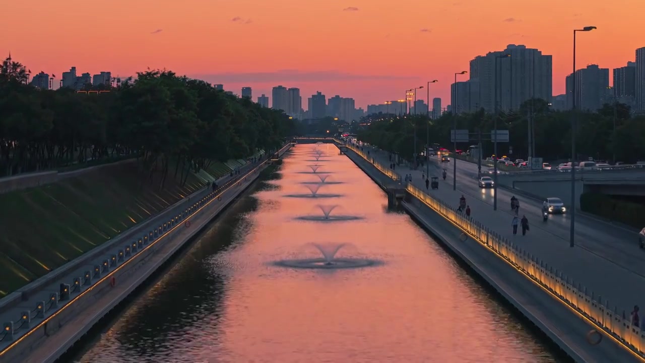 航拍西安城墙安远门护城河夕阳夜景风光视频素材