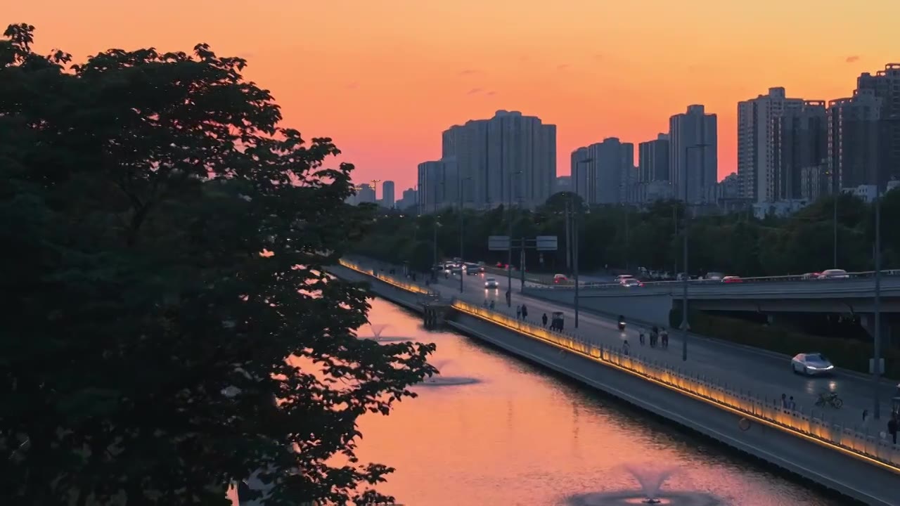 航拍西安城墙安远门护城河夕阳夜景风光视频下载