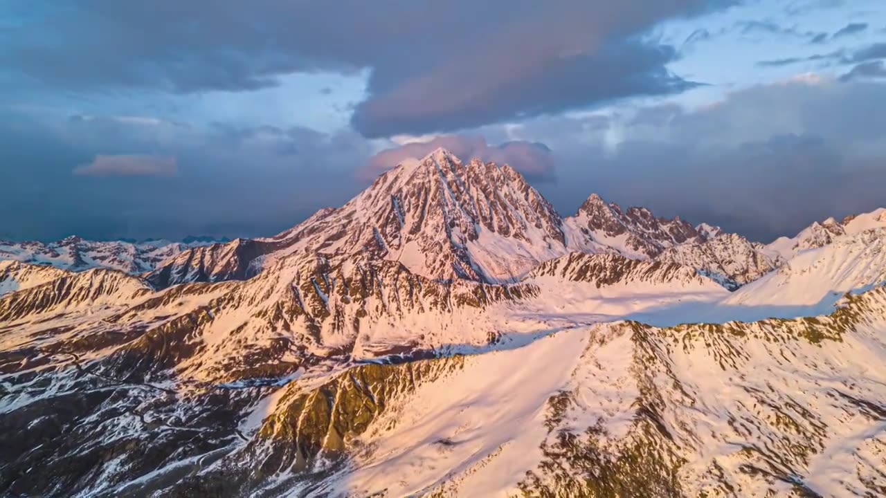 雅拉雪山航拍日照金山延时视频下载