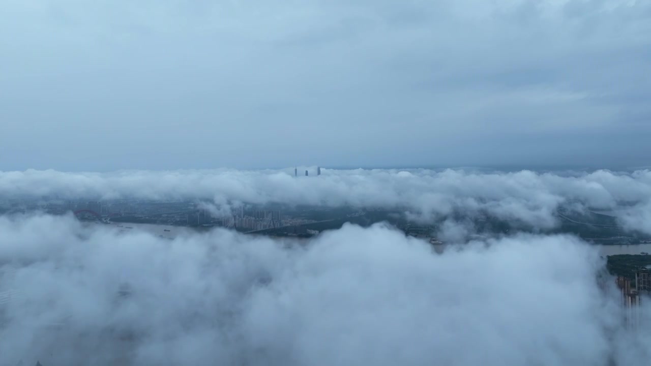 4K高清航拍广州珠江上空壮美云海视频素材