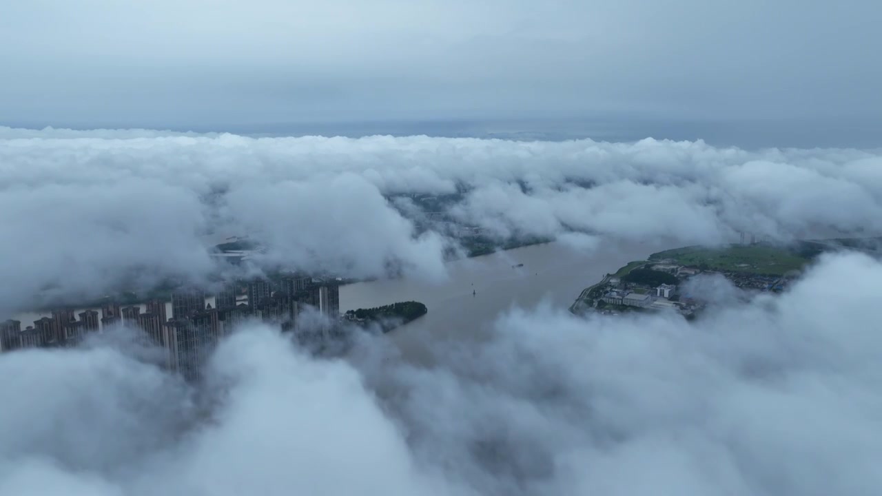 4K高清航拍广州珠江上空壮美云海视频素材