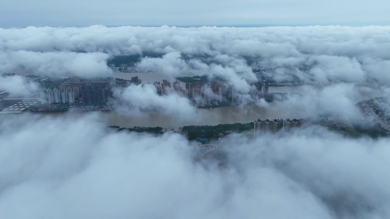 4K高清航拍广州珠江上空壮美云海视频素材