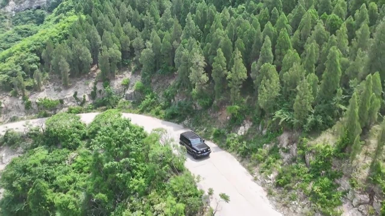 济南章丘九顶山风车天路视频素材