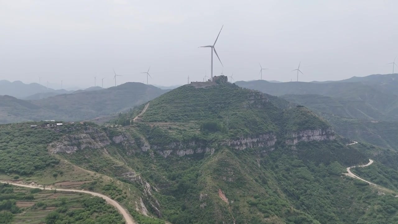 济南章丘九顶山风车天路视频素材