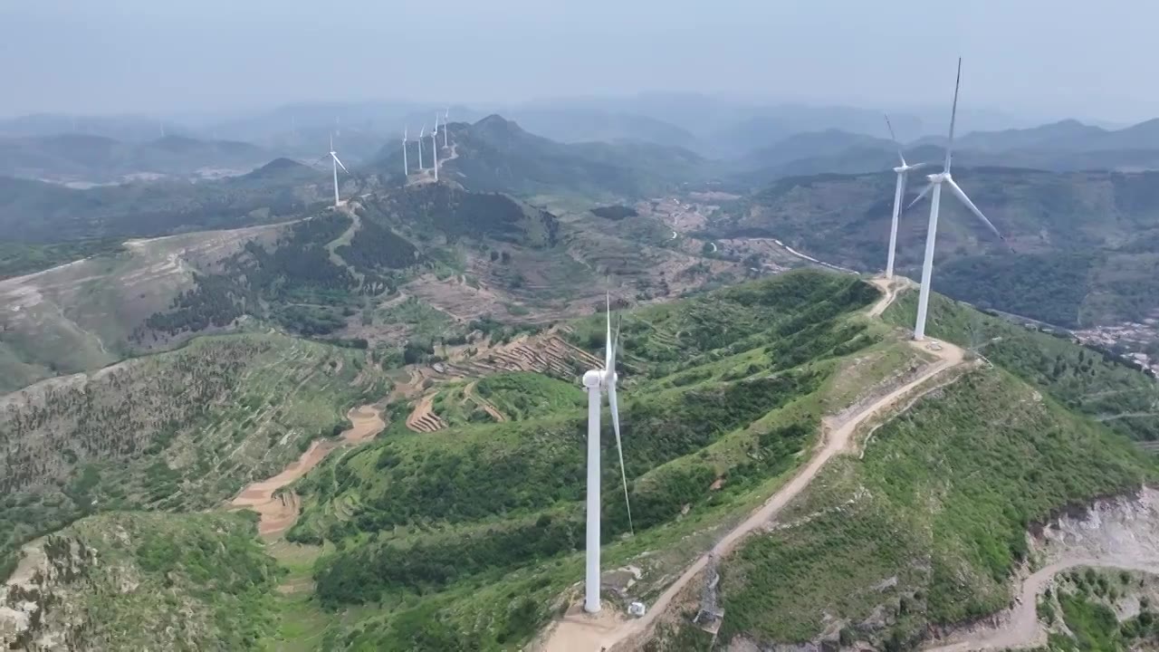 济南章丘九顶山风车天路视频素材