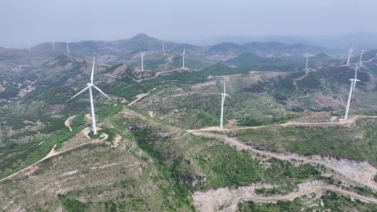 济南章丘九顶山风车天路视频素材