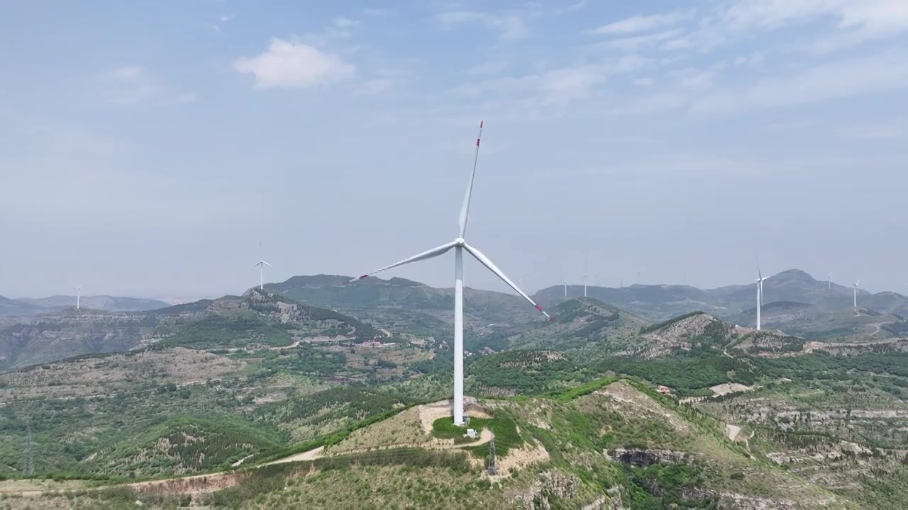 济南章丘九顶山风车天路视频素材