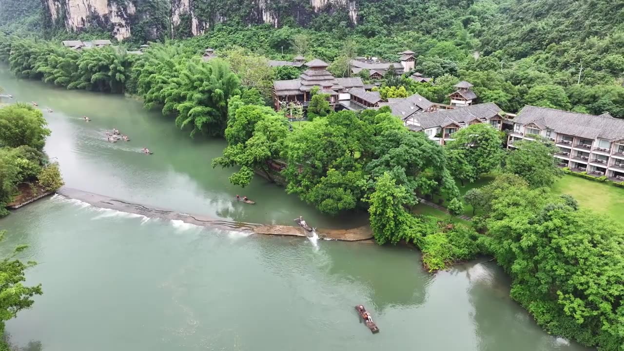 桂林阳朔遇龙河竹筏漂流航拍视频素材