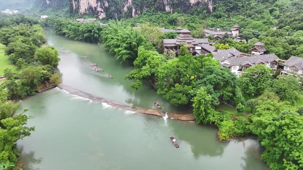 桂林阳朔遇龙河竹筏漂流航拍视频素材