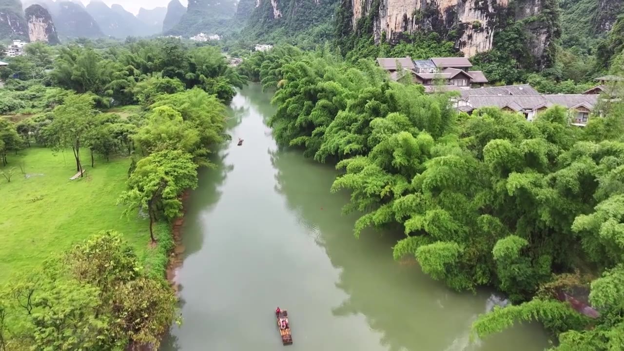 桂林阳朔遇龙河竹筏漂流航拍视频素材