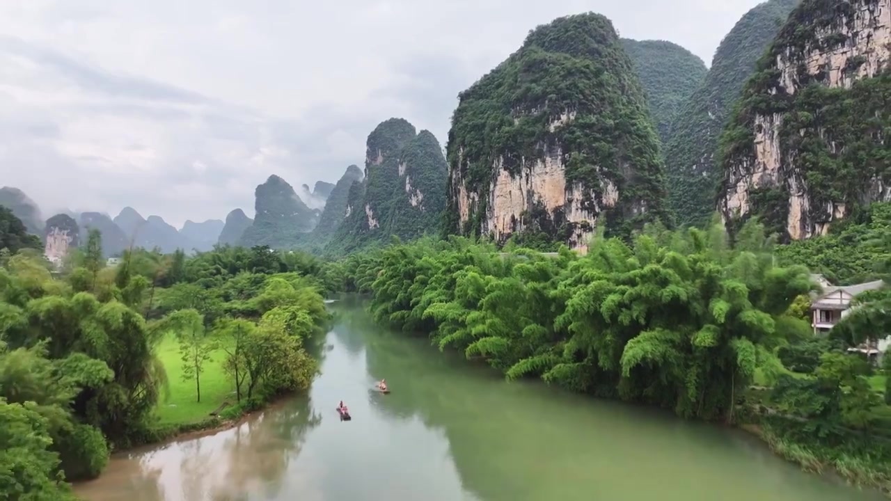 桂林阳朔遇龙河竹筏漂流航拍视频素材