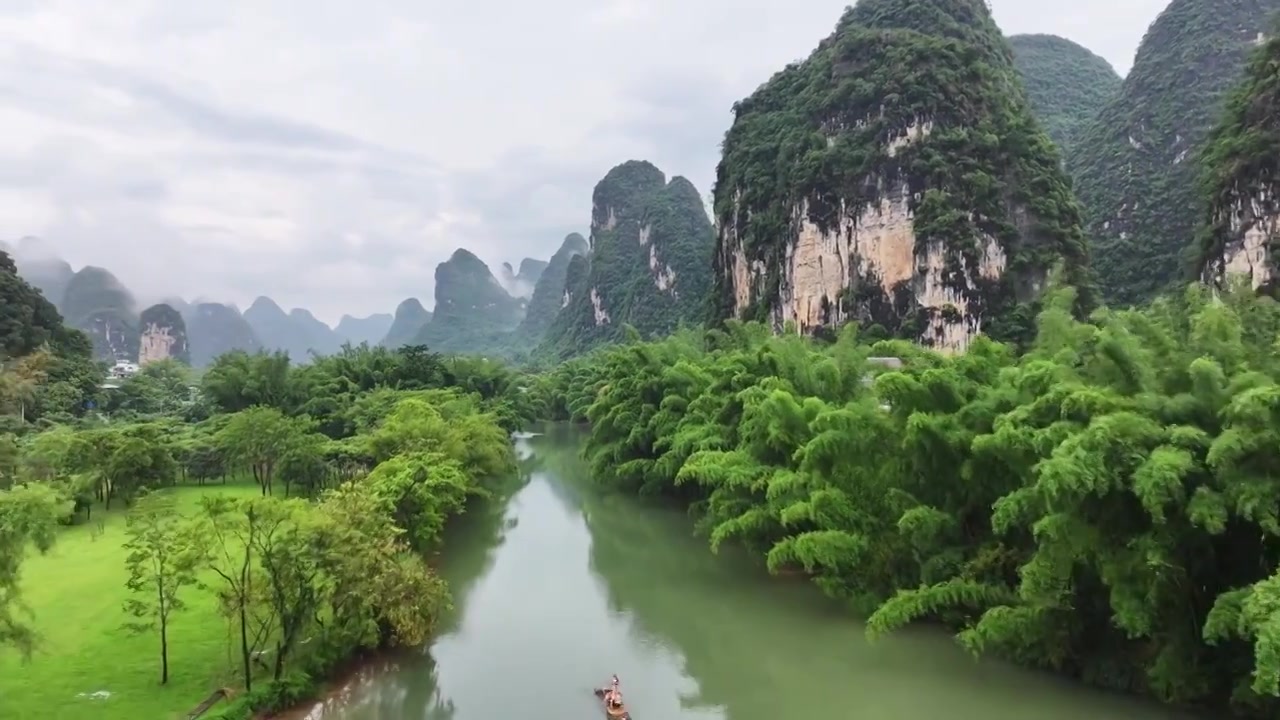 桂林阳朔遇龙河竹筏漂流航拍视频素材