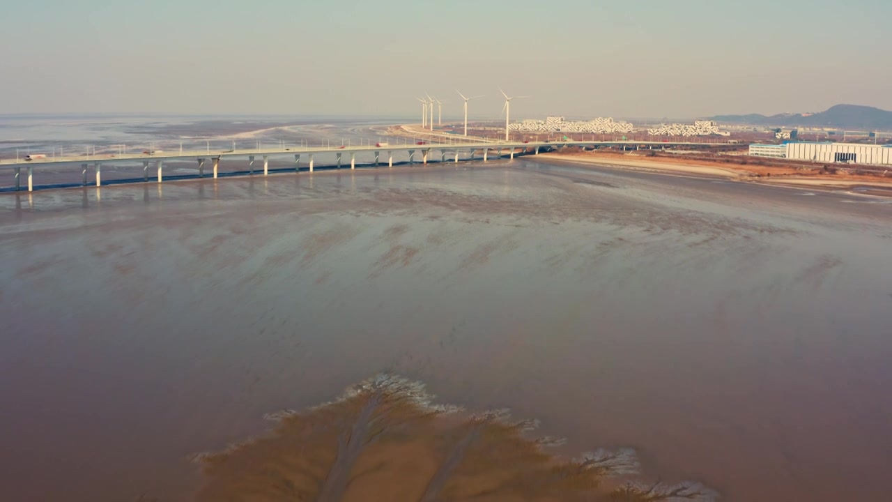 浙江海宁嘉绍大桥潮汐树日出航拍视频视频素材