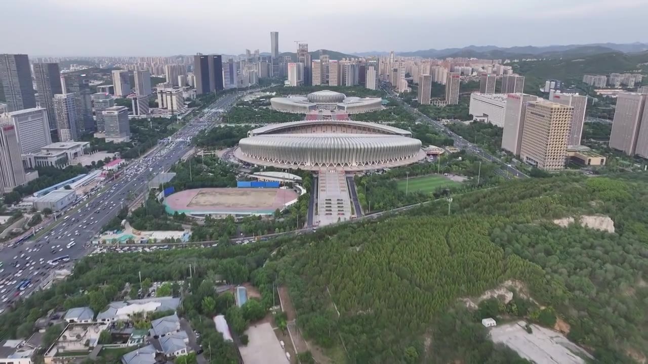 夕阳下的济南东部新城视频素材