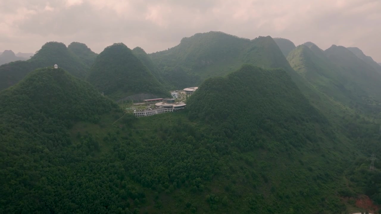 平塘县通州镇，槽渡河大峡谷，平塘大桥，平塘特大桥，天空之桥，天空之桥观景平台，天空之桥服务区视频素材