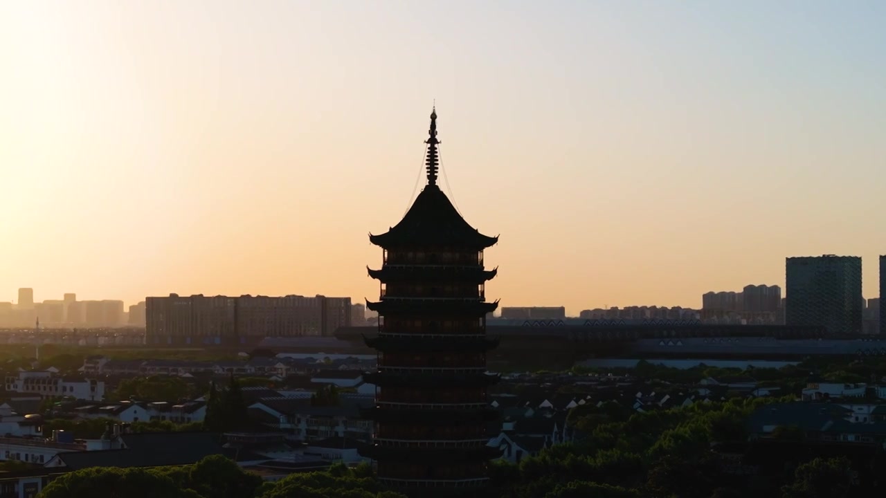 航拍苏州古城中心地标北寺塔日落视频素材