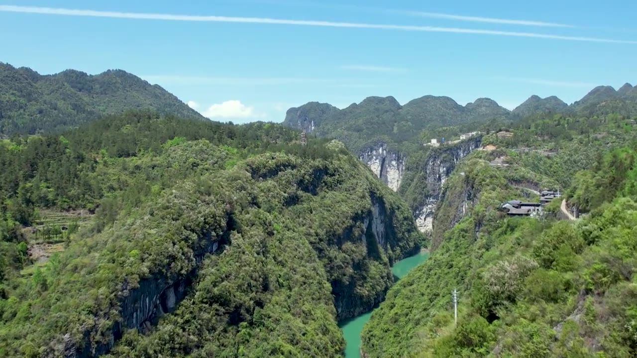 4K春天深山峡谷青山绿水航拍视频视频素材