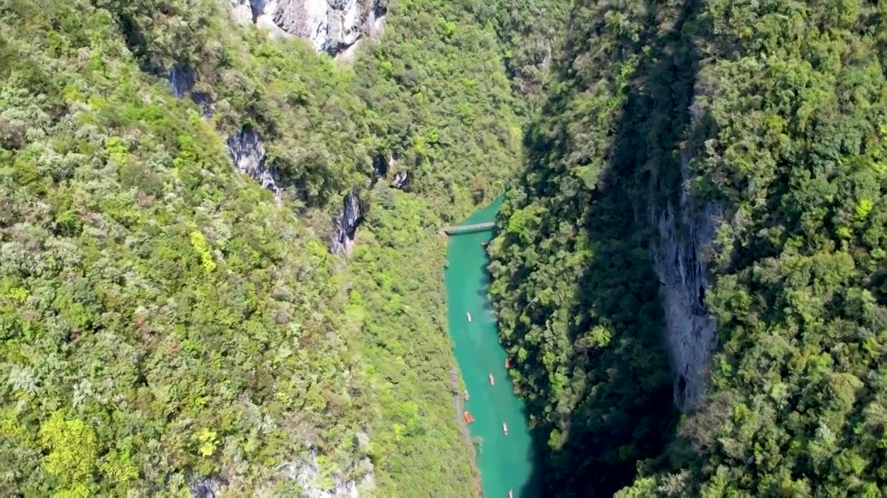 4K湖北恩施屏山峡谷河道打卡地航拍视频视频素材